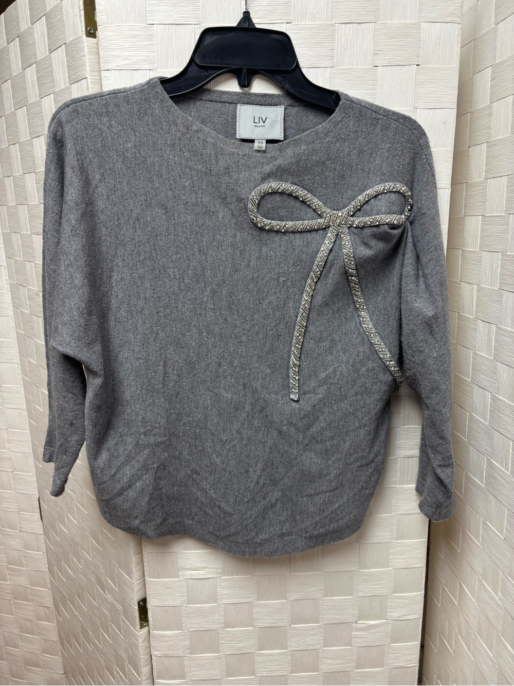 Liv MILANO Gray Sweater with Rhinestone Bow Accent XS